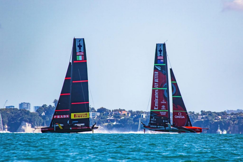 Una vista panorámica de veleros durante la 36ª America's Cup en Auckland, Nueva Zelanda.