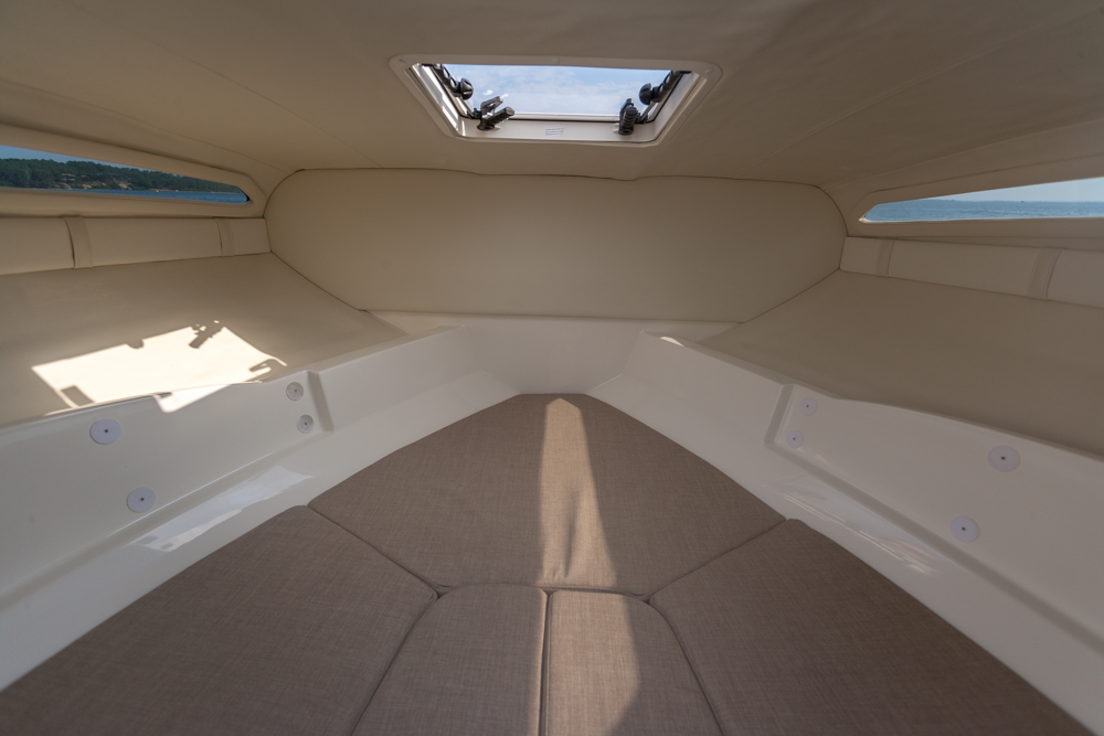 Prueba Bayliner VR5 Cuddy interior