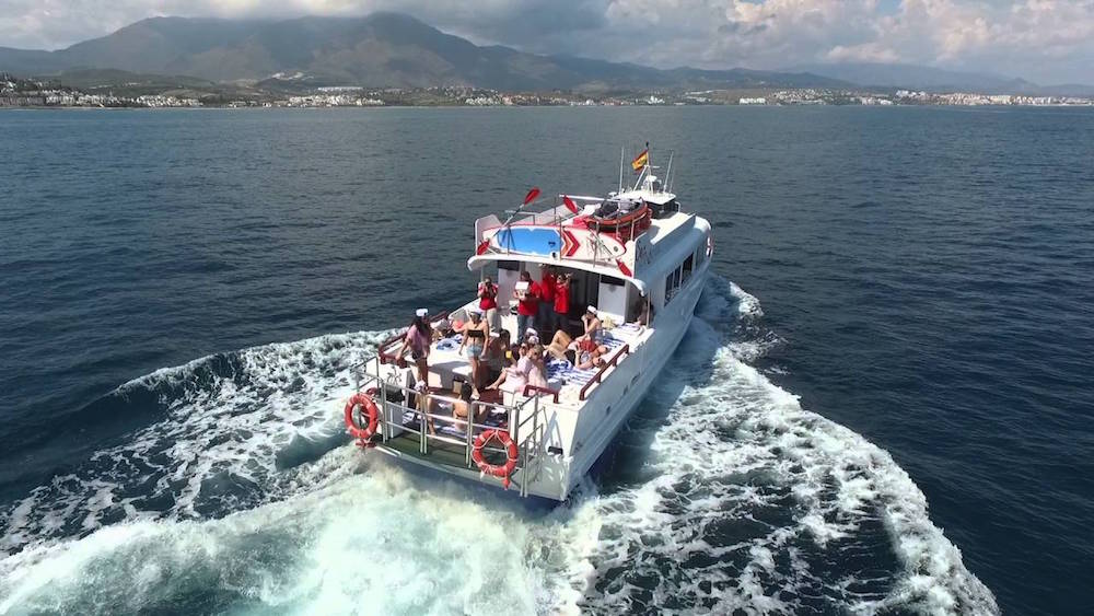 Alquilar barco charter Marbella