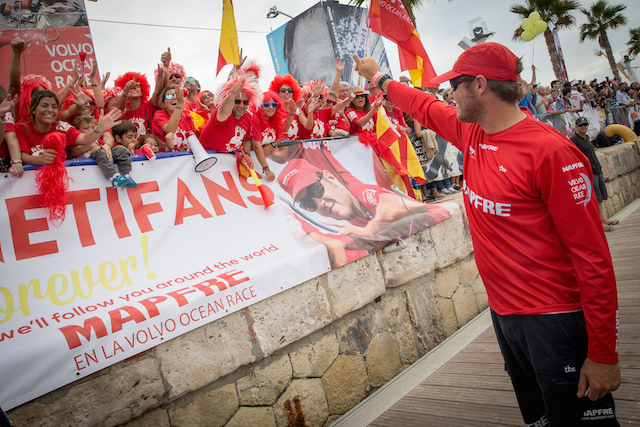 Antonio “Ñeti” Cuervas Mons  y fans en Alicante